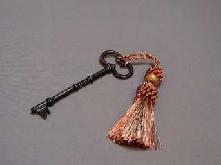 12 Terracotta/Sage/Champagne Traditional Key Tassel