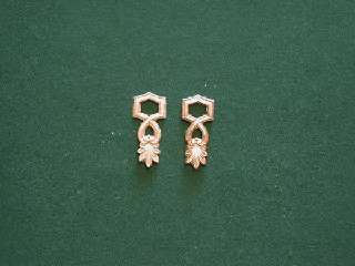 AP14 Keyhole Applique (Pair).