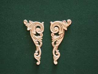 AP15 Large Scroll Bracket Applique (Pair).