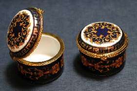 B09 Blue/Gold Porcelain Trinket Box.